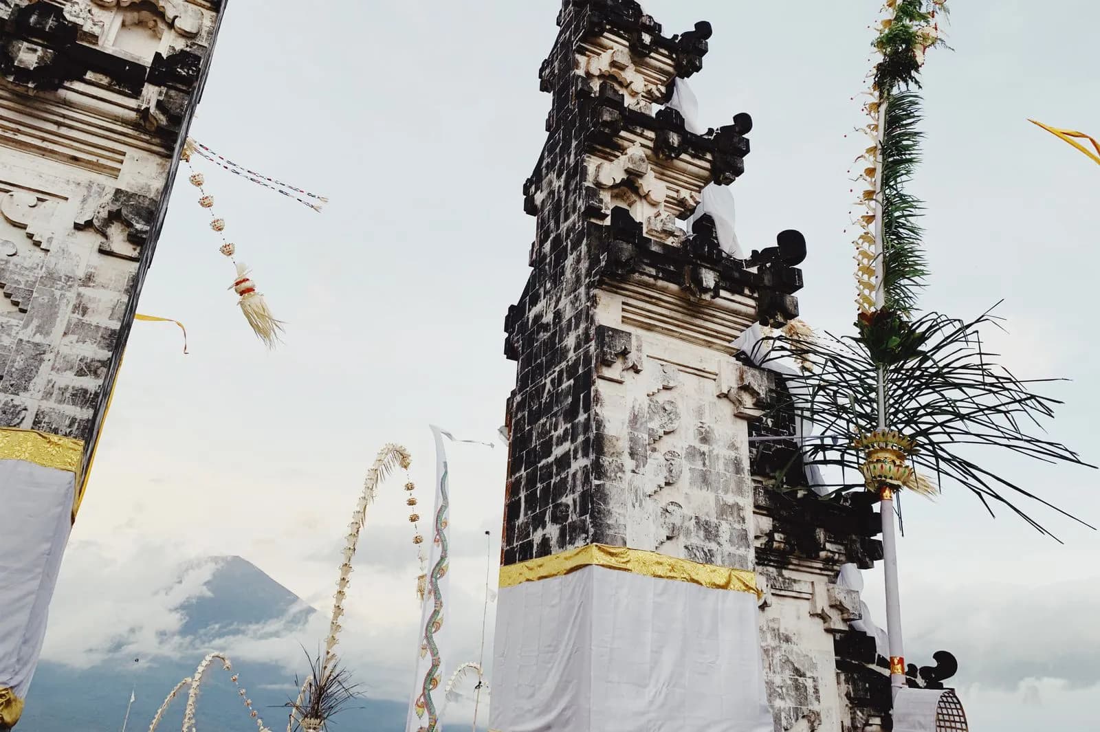 Galungan et Kuningan 2026 à Bali : dates, sens et comment vivre la fête sans faux pas