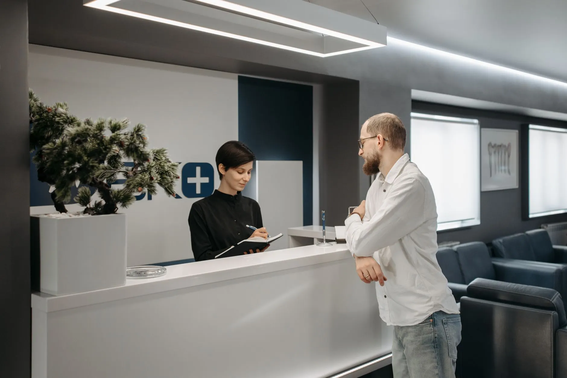 Couloir d'une clinique privée internationale, couverture santé pour expatriés