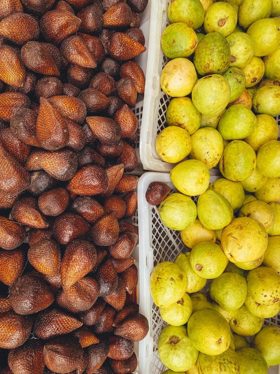 Salak, le fruit serpent, sur un marché balinais