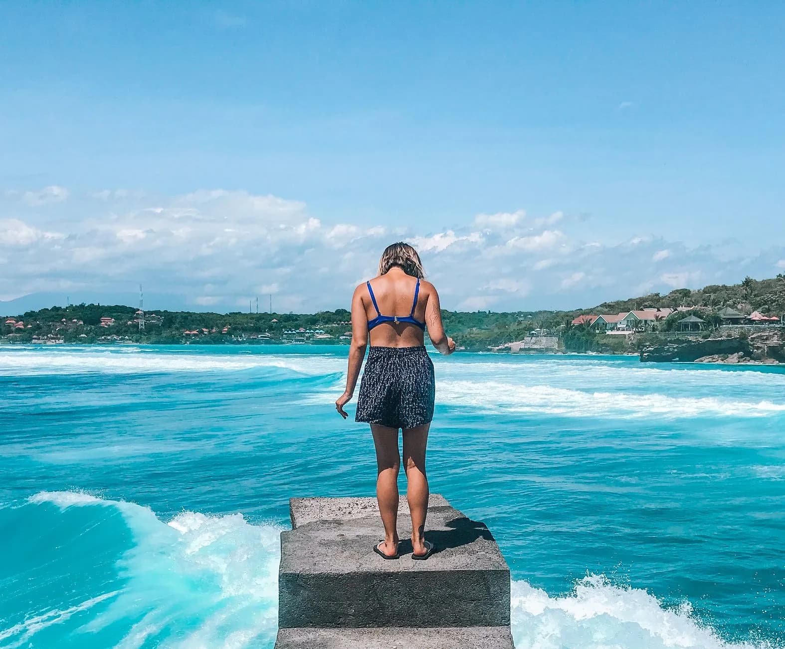 Chenal d'eau turquoise entre Nusa Lembongan et Nusa Ceningan, au large de Bali