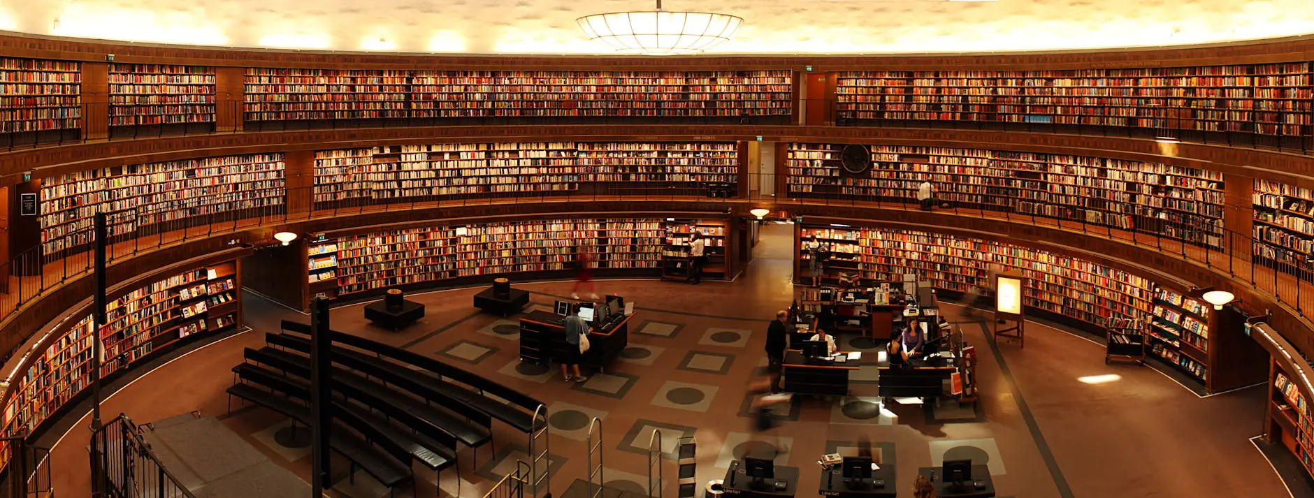 Bibliothèque moderne et lumineuse