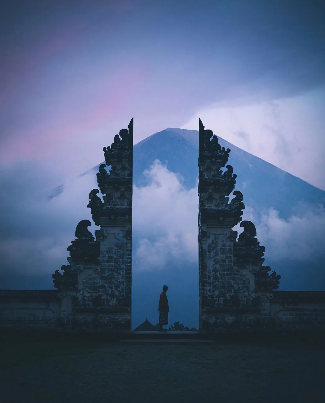 La porte du paradis de Lempuyang photographiée sans miroir : le sol est sec, il n'y a aucun bassin