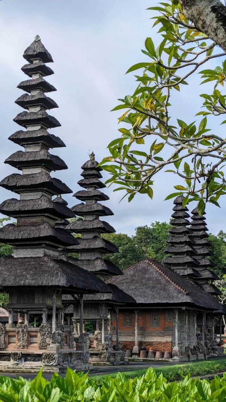 Les tours meru étagées du temple royal de Taman Ayun, Mengwi, Bali