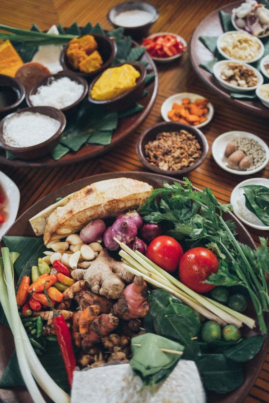 Ingrédients et épices d'un cours de cuisine balinaise à Ubud, Bali