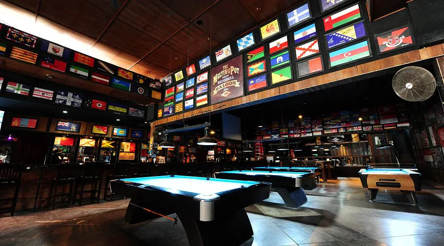 The Melting Pot Saloon, sports bar à Ubud